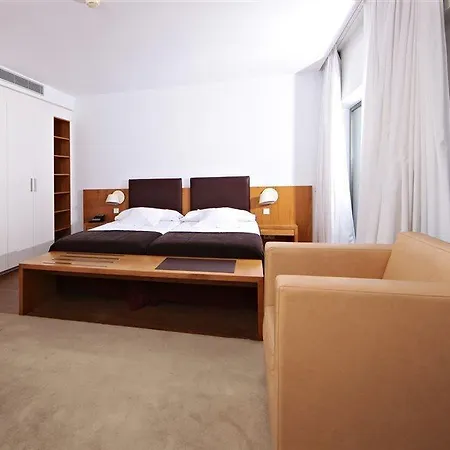 Aimia 4*